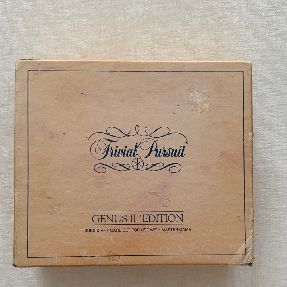 Trivial Pursuit Genus II Edition Card Game - Tan